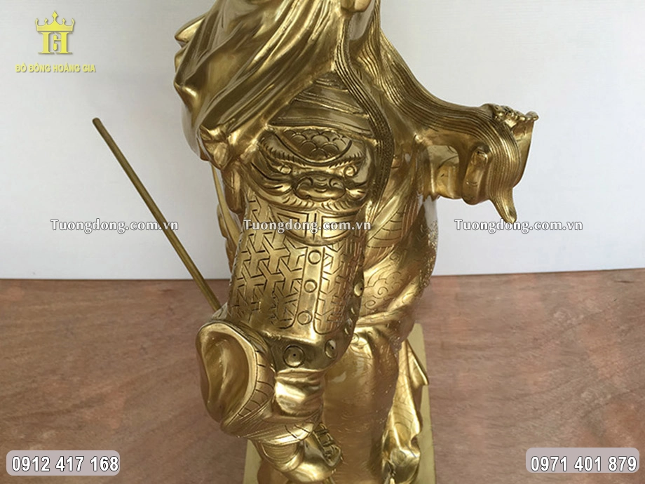 Toàn bộ bề mặt được làm màu uy nghiêm
